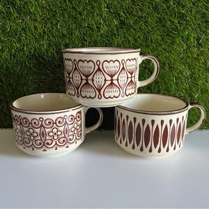Set of 3 Vintage Stackable Mugs Mod Pattern